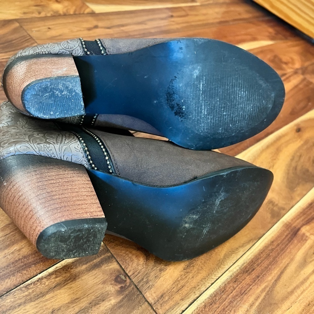 Maurices 10M Vegan Taupe Ankle Boots Embossed Mixed Media Casual Boho Western - Picture 9 of 10